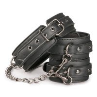 Antkaklio ir antrankių rinkinys „Leather Collar With Handcuffs“ - EasyToys